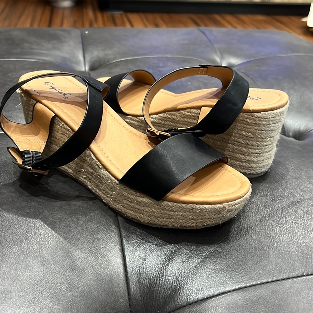 Quipd Black Faux Leather Platform Sandals Size 8.5